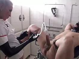 Video Bubbles On Her Booty pornogratuiti (Kiss)