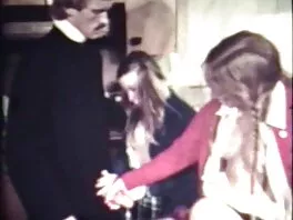 Video khỏa thân trong đêm (Linda Lay, Kaylee tai sex ko che Evans)